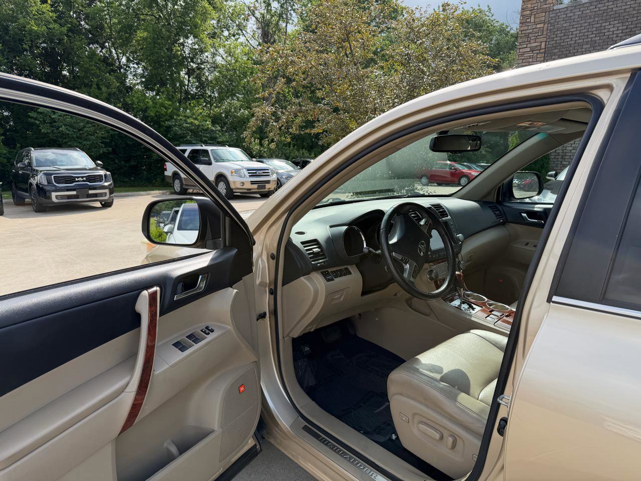 Used 2011 Toyota Highlander Limited FWD image 8