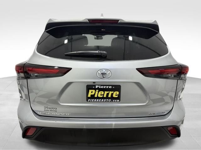 Used 2025 Toyota Highlander Platinum image 3