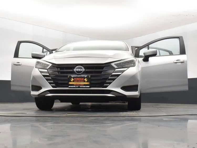 Used 2025 Nissan Versa SV FWD image 11