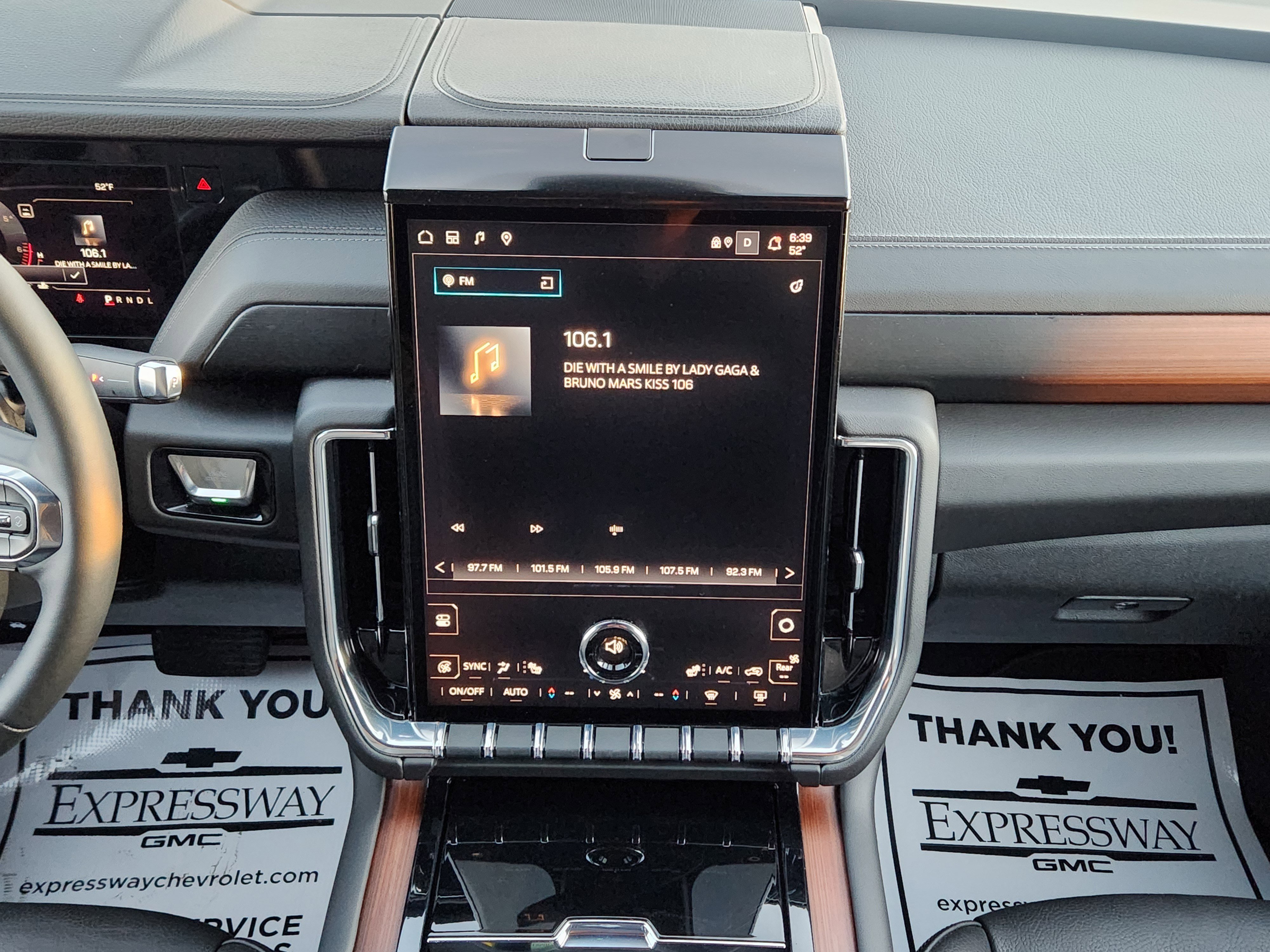Used 2025 GMC Yukon XL Denali image 19
