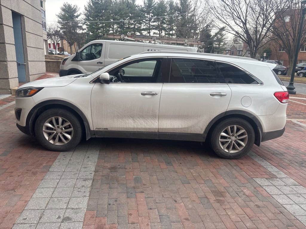 Used 2017 Kia Sorento LX image 6