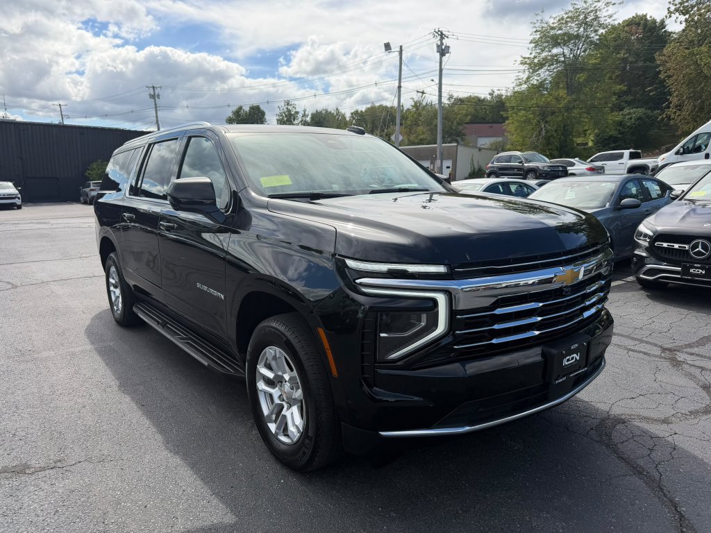 Used 2025 Chevrolet Suburban LT AWD/4WD image 7