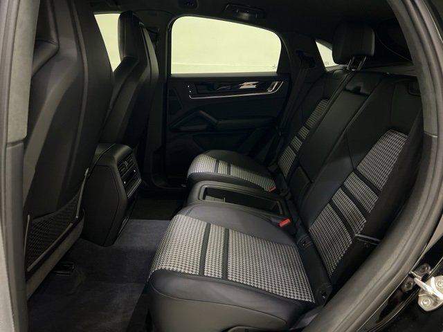Used 2024 Porsche Cayenne Coupe image 58