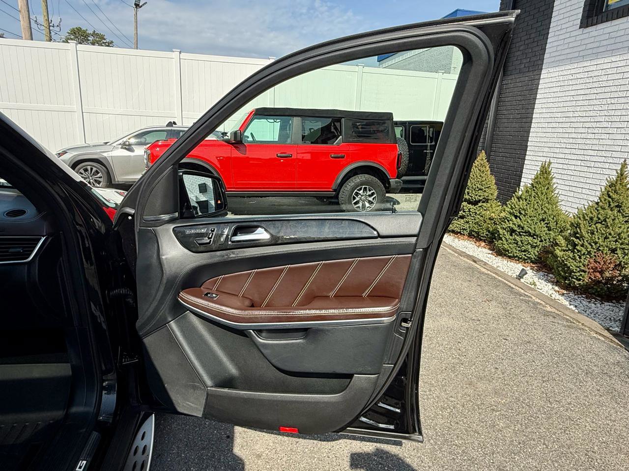 Used 2016 Mercedes-Benz GL 63 AMG 4MATIC image 30