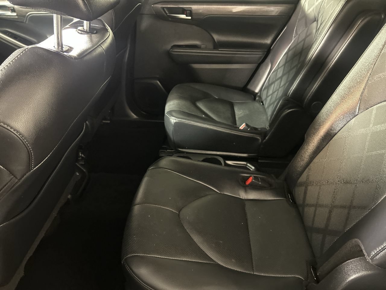 Used 2025 Toyota Highlander Platinum AWD/4WD image 25