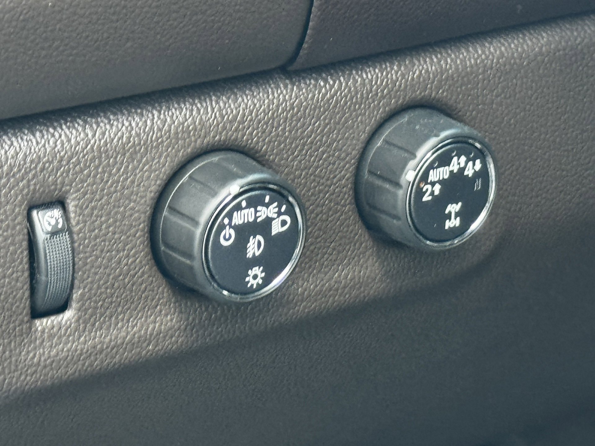 Used 2022 GMC Canyon Denali image 25