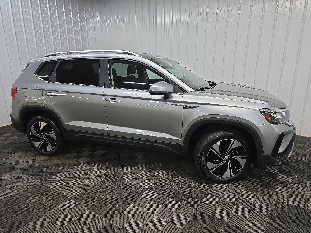 Used 2023 Volkswagen Taos SE w/ Panoramic Sunroof Package