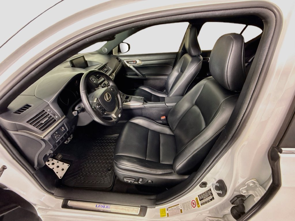 Used 2017 Lexus CT 200h w/ Navigation System Package FWD image 19