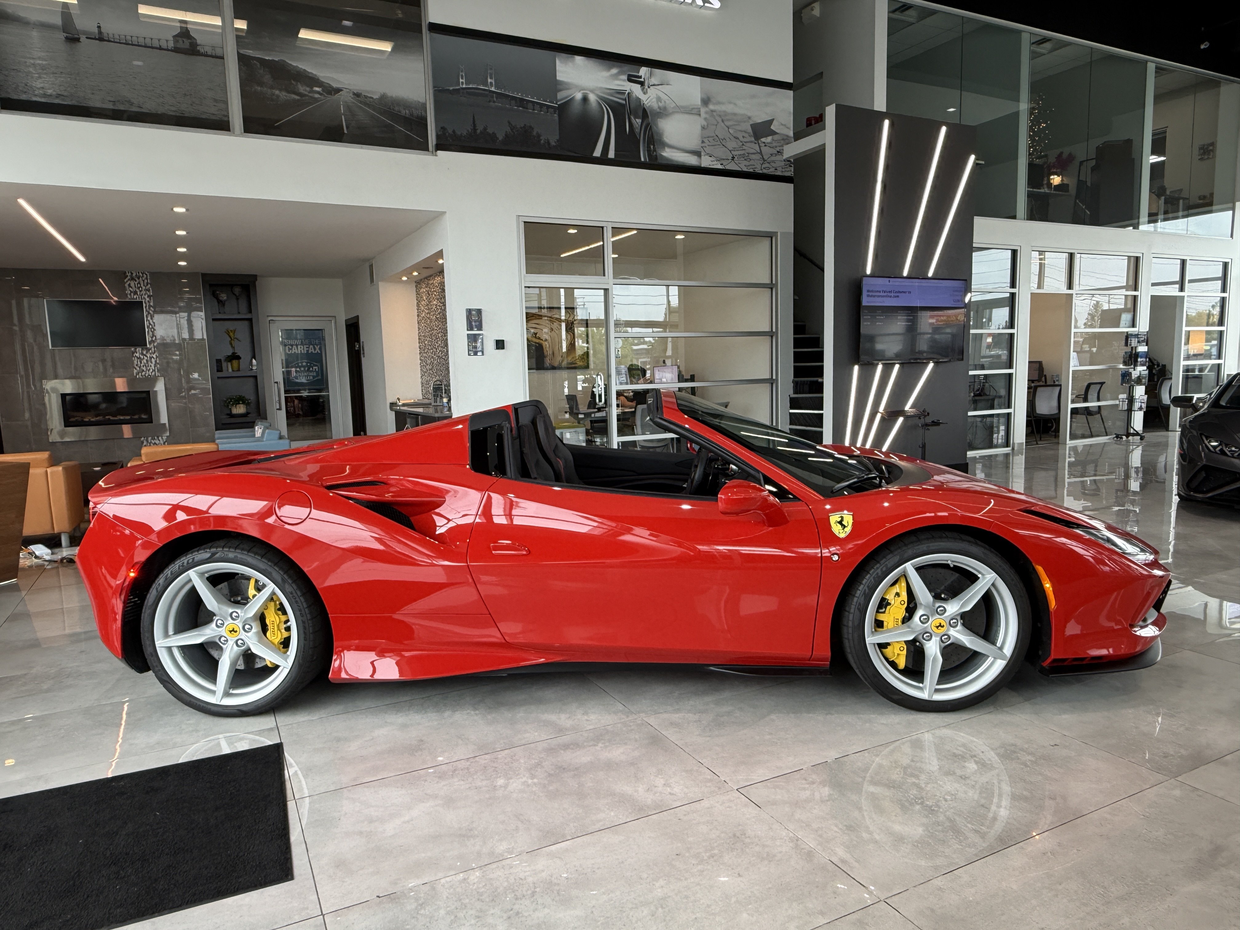 Used 2021 Ferrari F8 Tributo RWD image 9