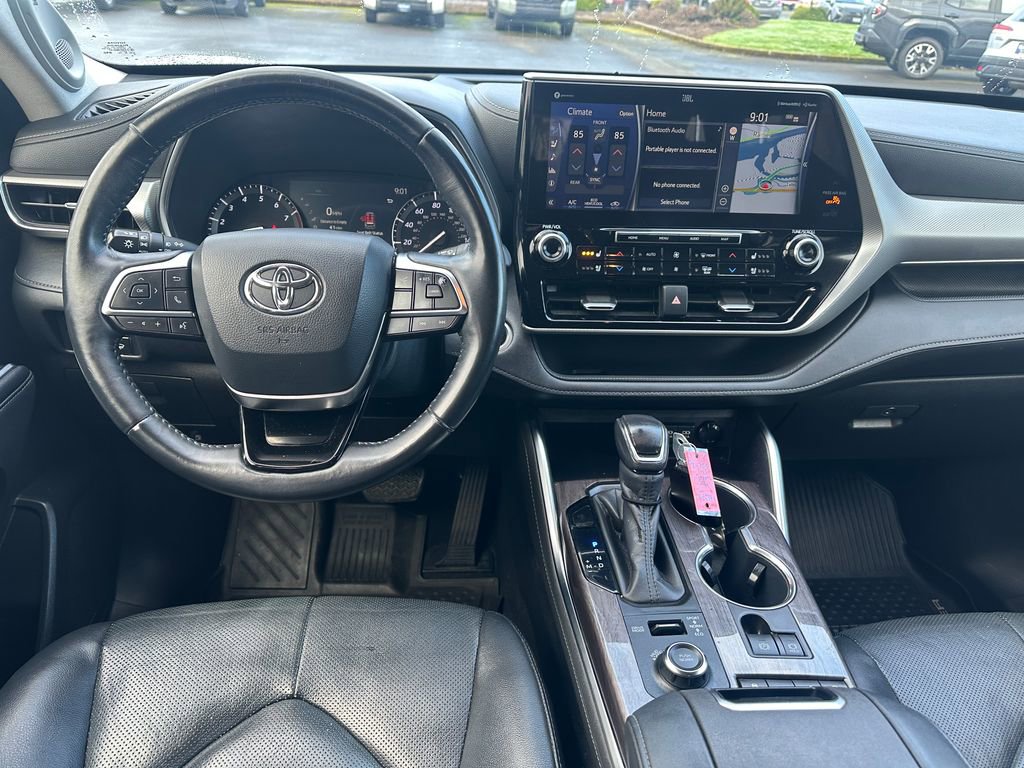 Used 2020 Toyota Highlander Platinum AWD/4WD image 16