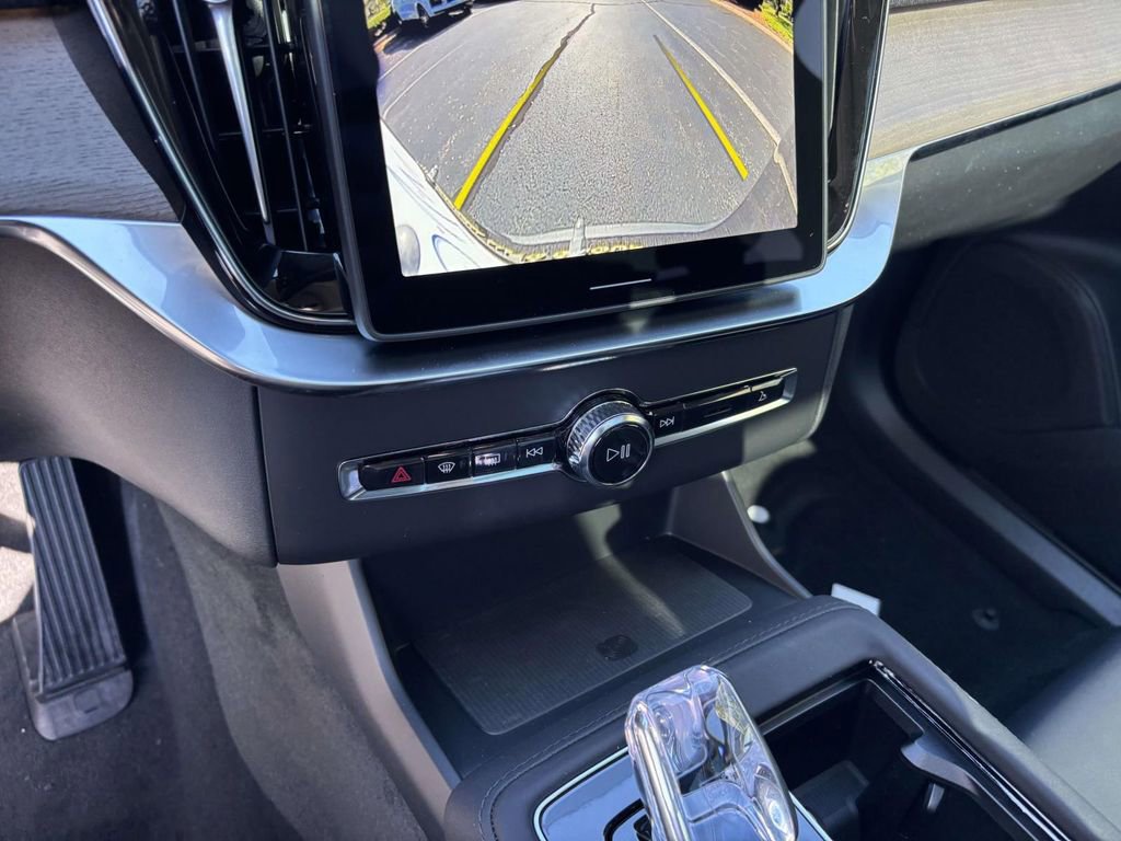 New 2026 Volvo XC90 B6 Plus w/ Protection Package Premier image 22