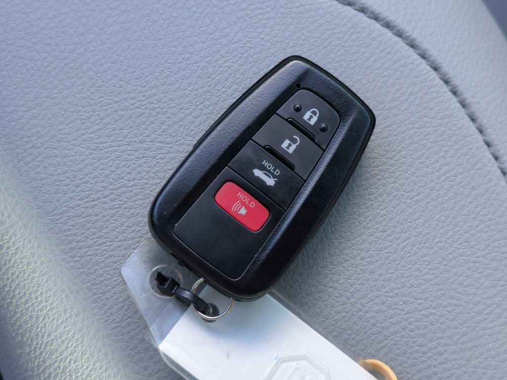 Used 2021 Toyota Camry XLE FWD image 22
