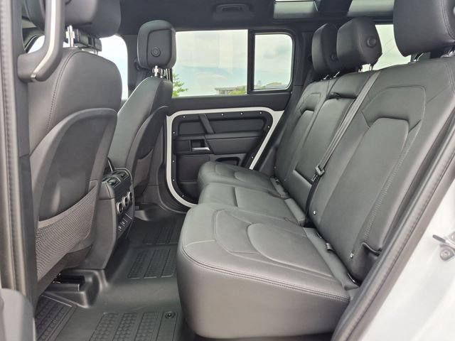 Used 2025 Land Rover Defender 110 X-Dynamic SE AWD/4WD image 10