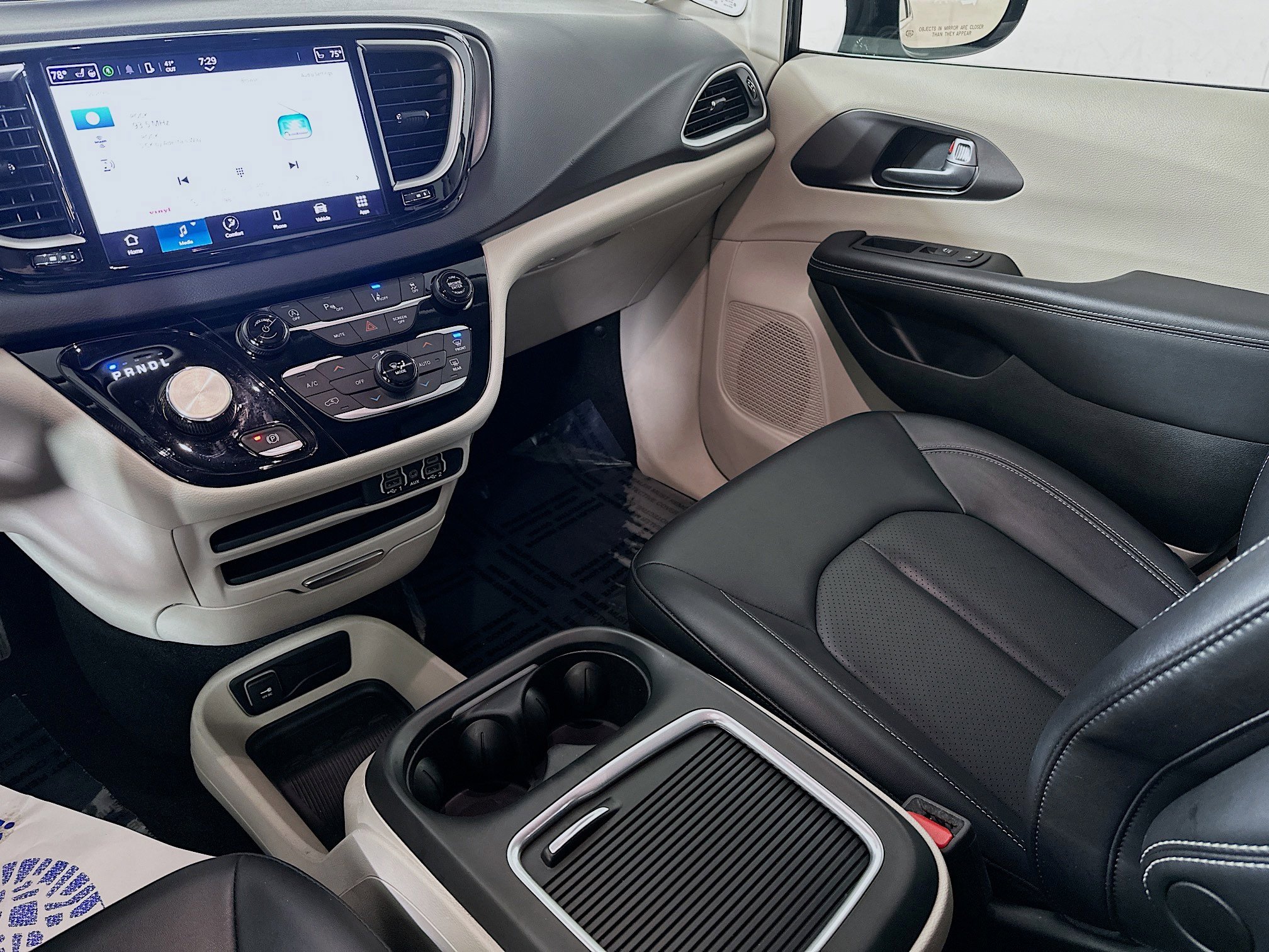 Used 2024 Chrysler Pacifica Touring-L FWD image 21