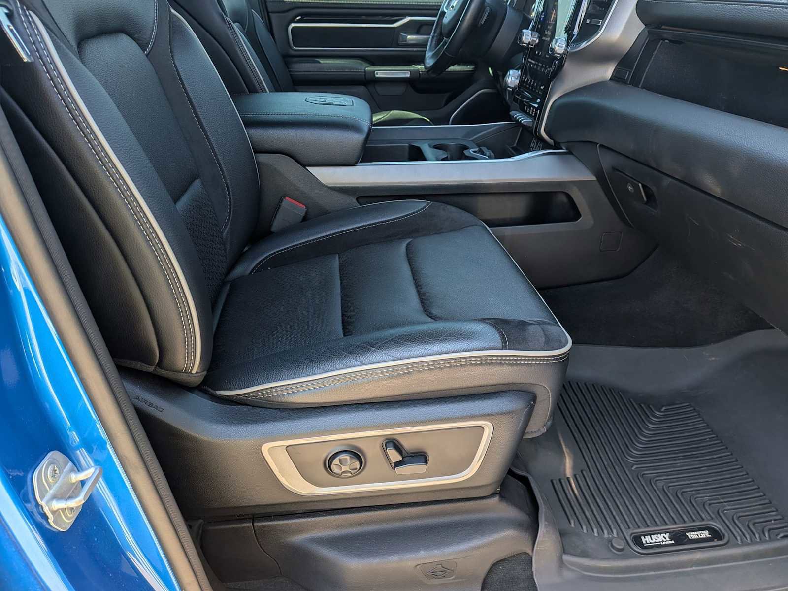 Used 2020 RAM 1500 Laramie w/ Sport Appearance Package AWD/4WD image 20