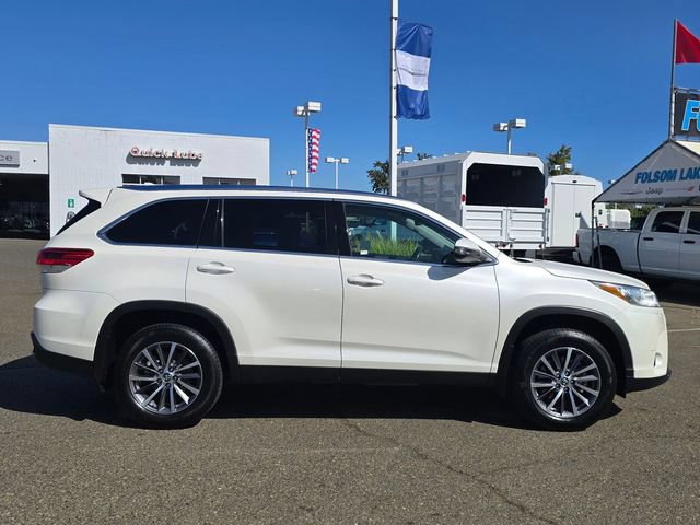 Used 2019 Toyota Highlander XLE AWD/4WD image 7