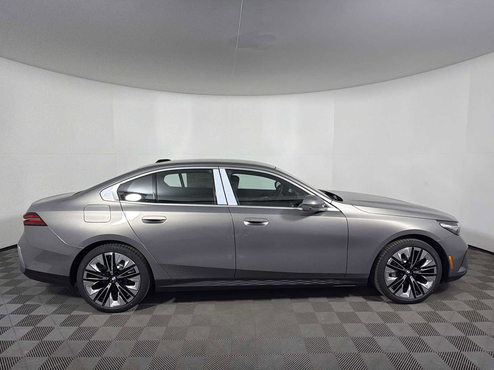 New 2026 BMW 530i xDrive w/ Premium Package image 8