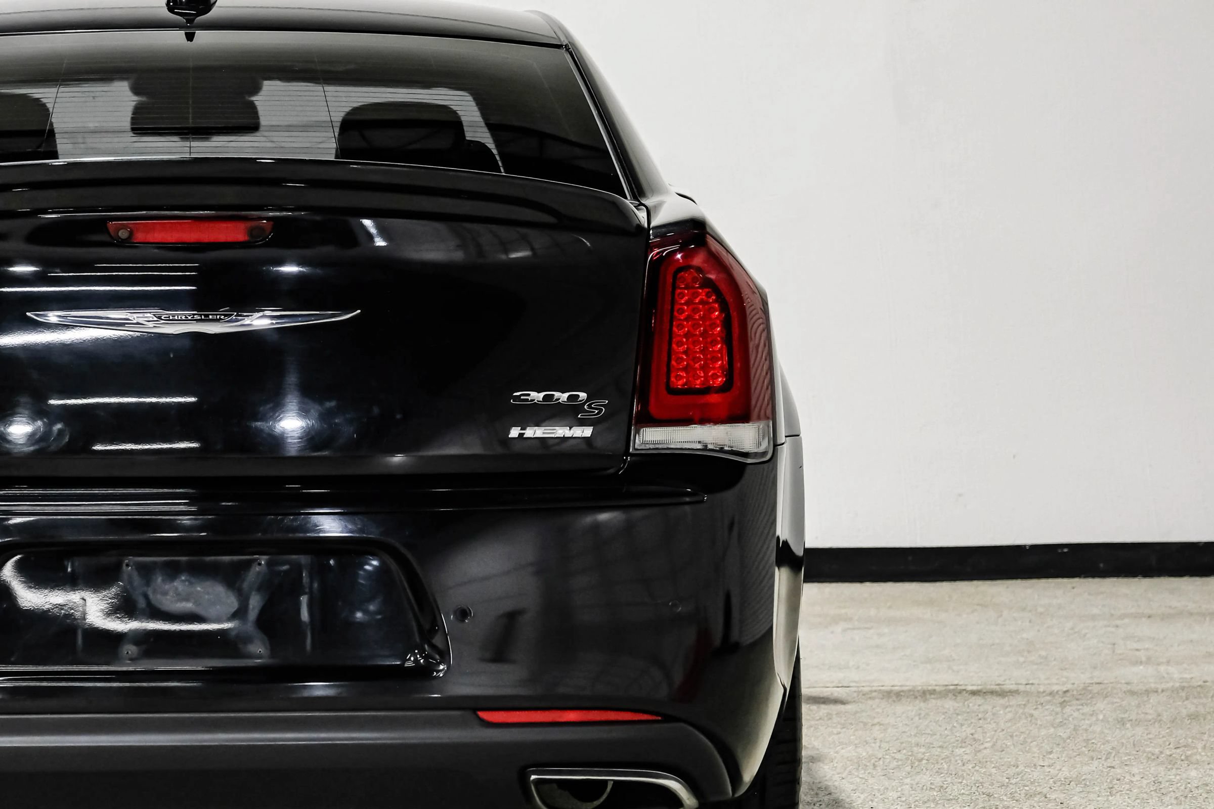 Used 2015 Chrysler 300 S w/ 300S Premium Group RWD image 62