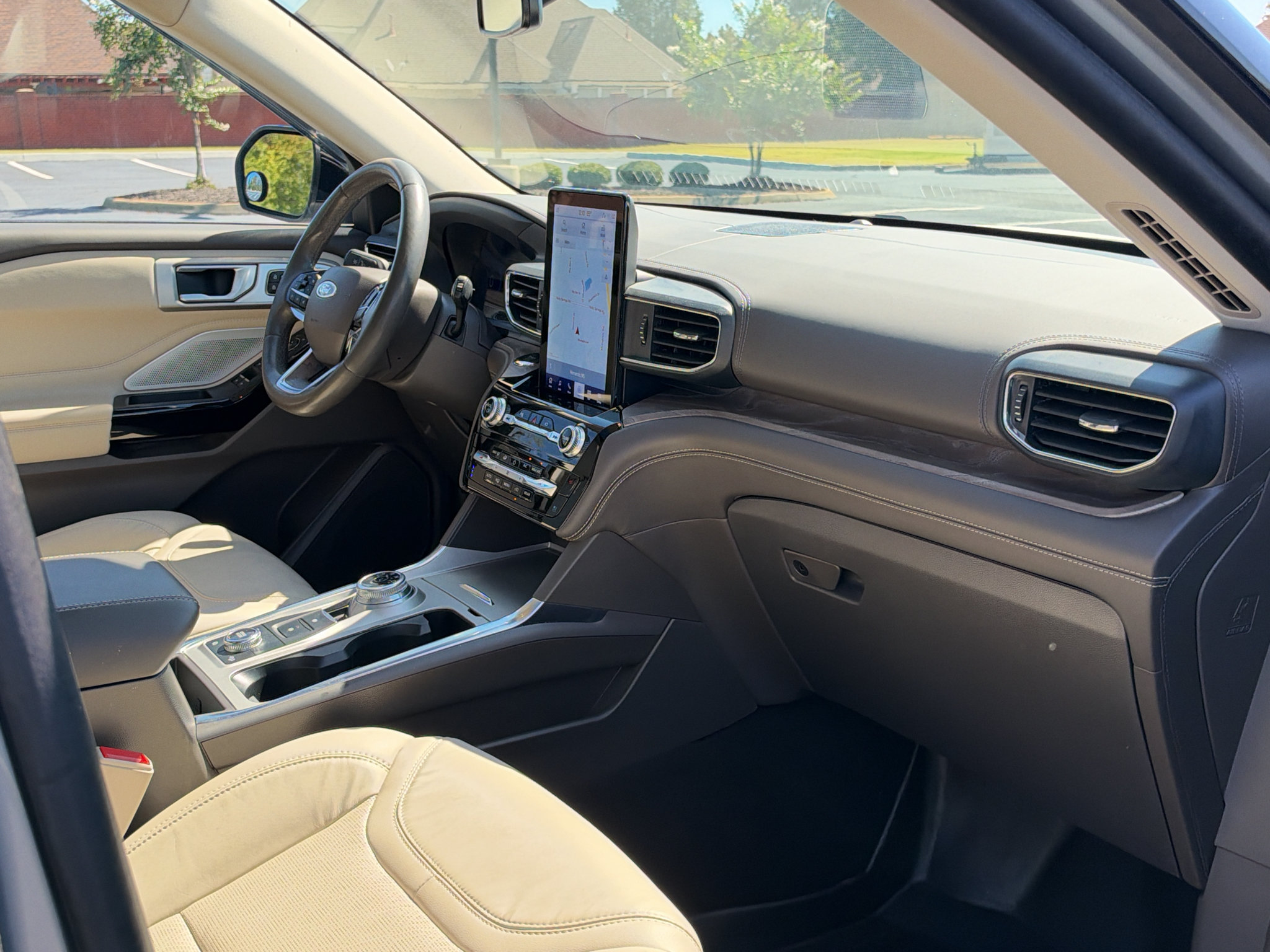 Used 2023 Ford Explorer Platinum w/ Technology Package AWD/4WD image 20