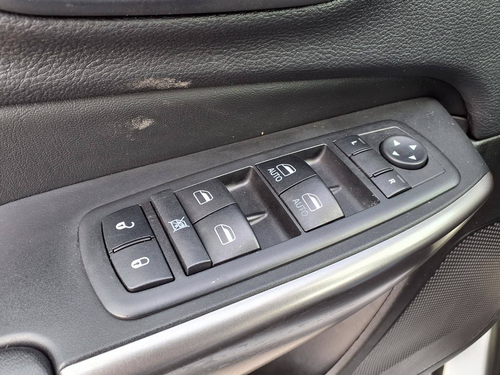 Used 2019 Jeep Cherokee Latitude Plus w/ Comfort/Convenience Group AWD/4WD image 20