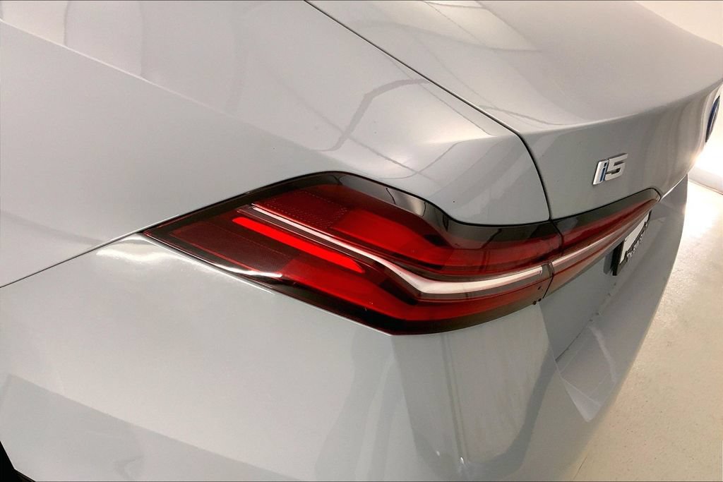 Certified 2025 BMW i5 M60 AWD/4WD image 28