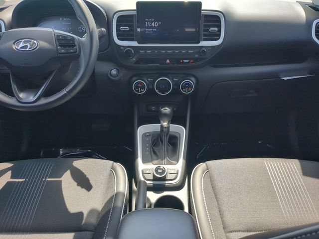 Used 2025 Hyundai Venue Limited FWD image 16