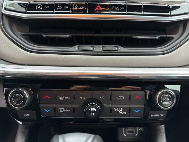 Used 2023 Jeep Compass Limited image 25