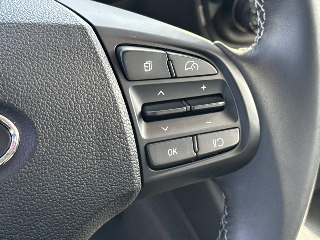 Used 2025 Hyundai Venue SEL FWD image 25