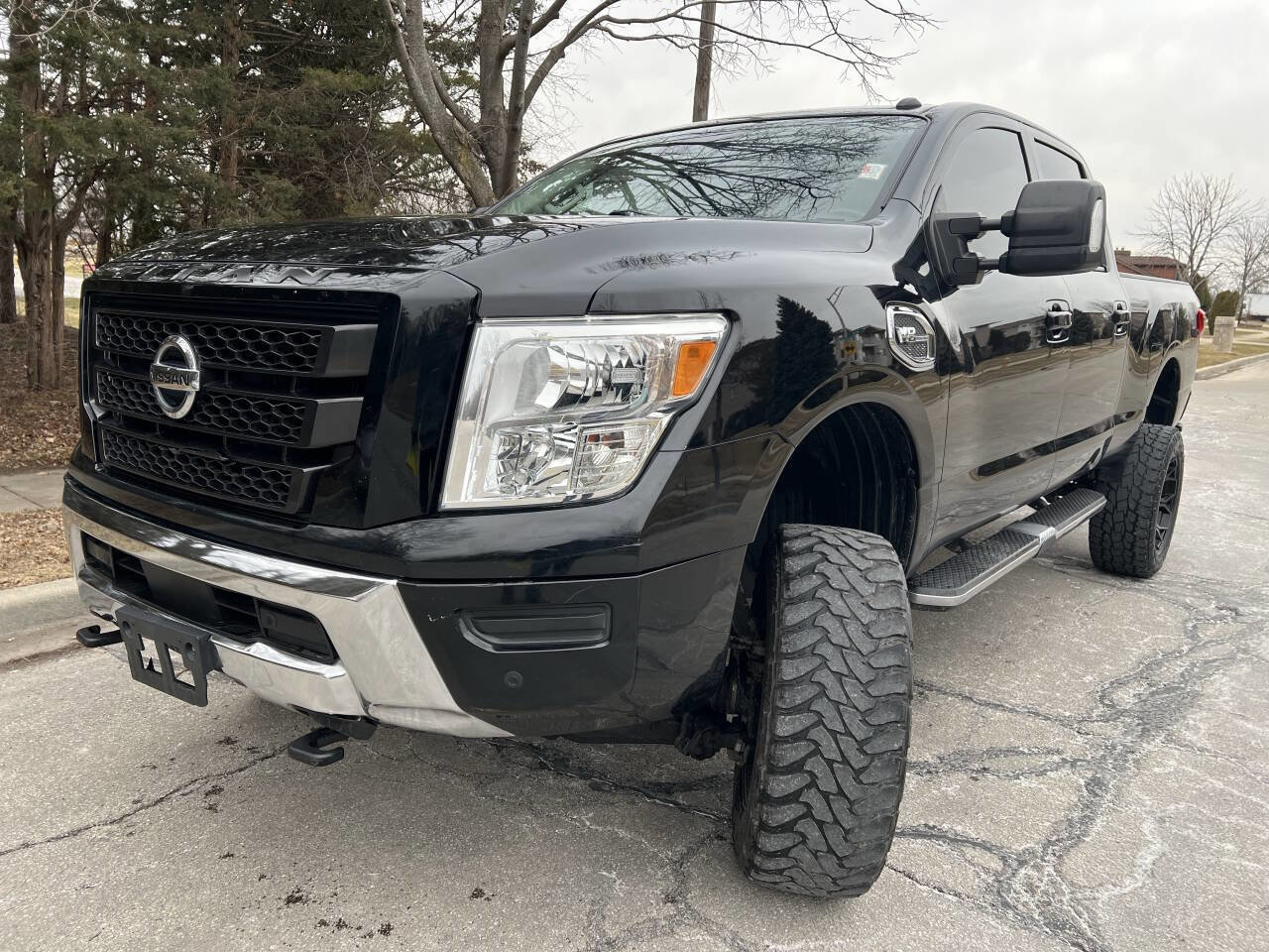 Used 2020 Nissan Titan SV w/ SV Convenience Package image 3