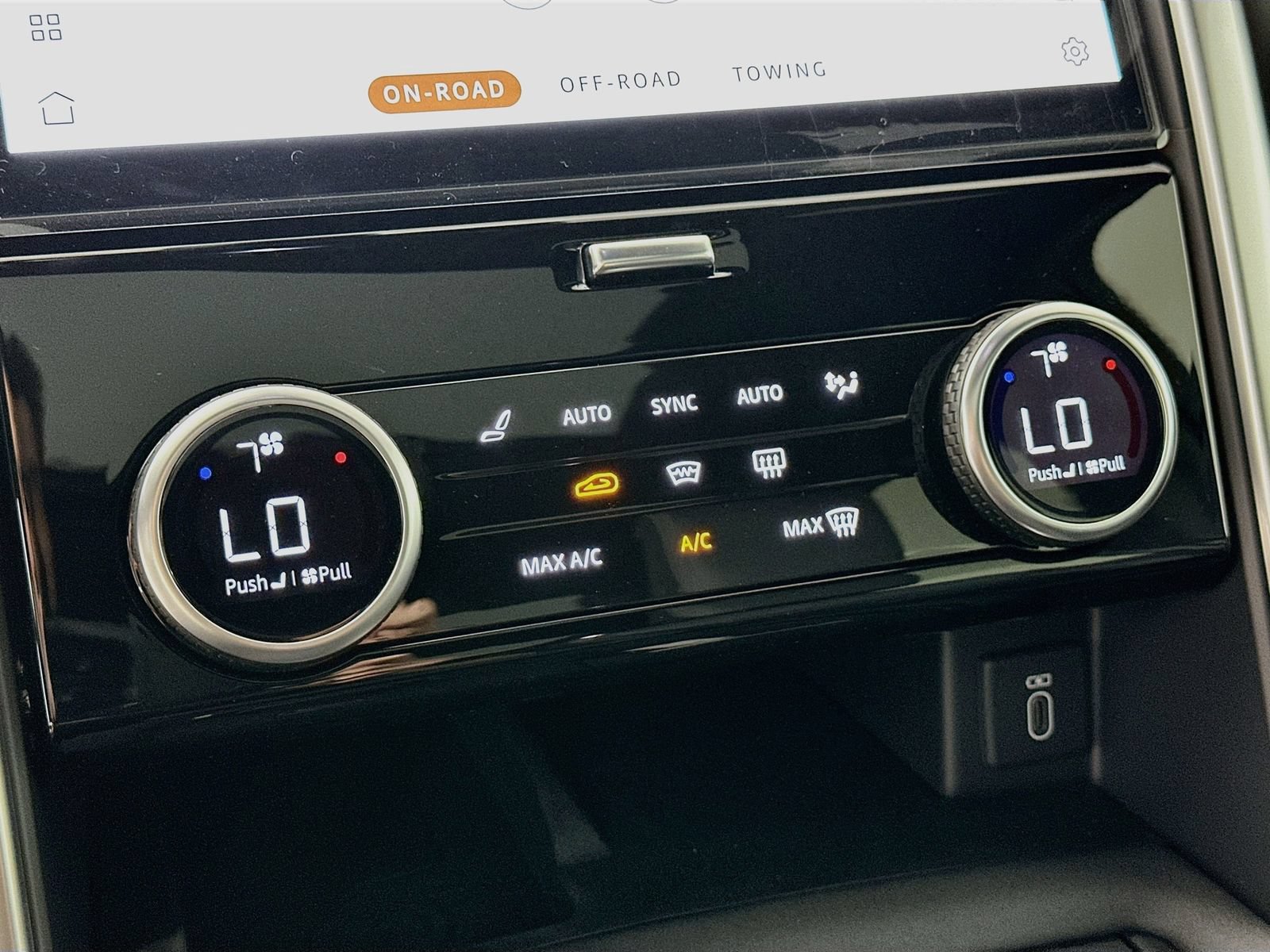 New 2026 Land Rover Discovery S AWD/4WD image 26
