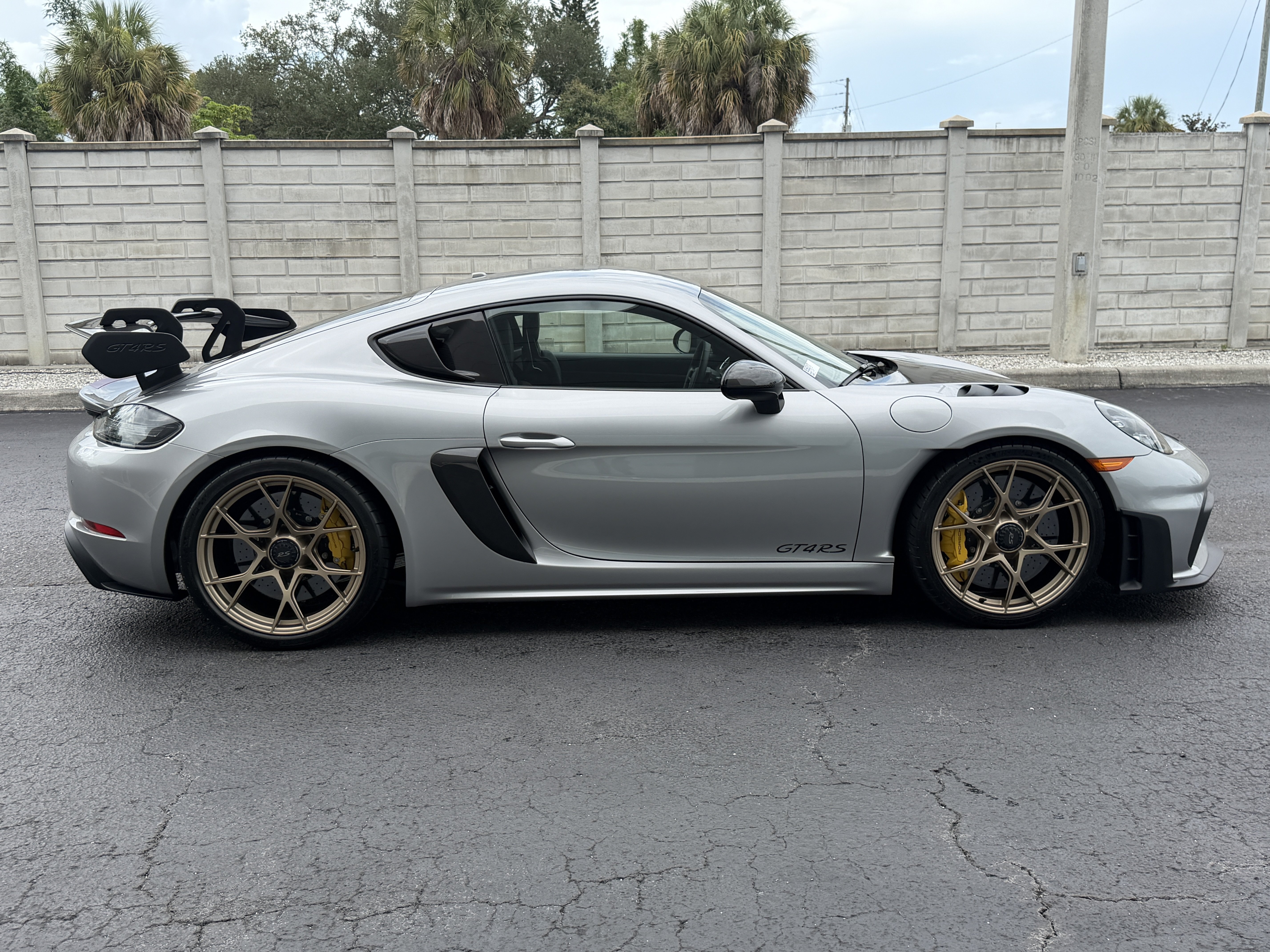 Certified 2025 Porsche 718 Cayman GT4 RS RWD image 6