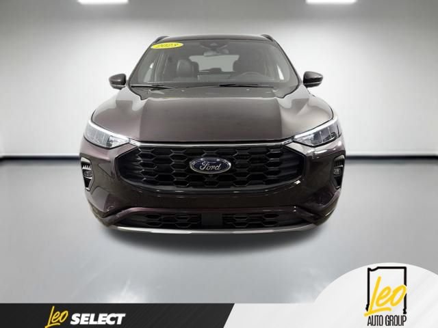 Used 2023 Ford Escape ST-Line Select w/ Tech Pack #2 AWD/4WD image 2