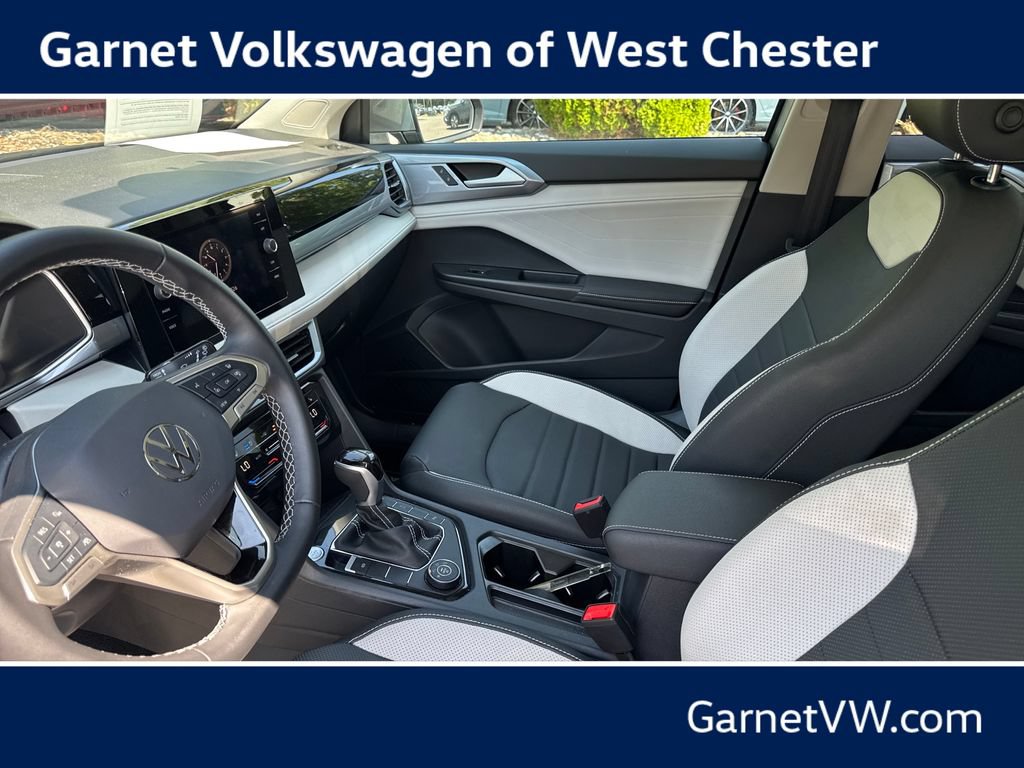 Used 2025 Volkswagen Taos SEL AWD/4WD image 9