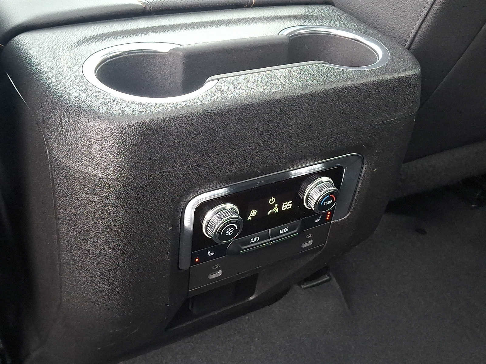 Used 2022 GMC Yukon AT4 AWD/4WD image 11