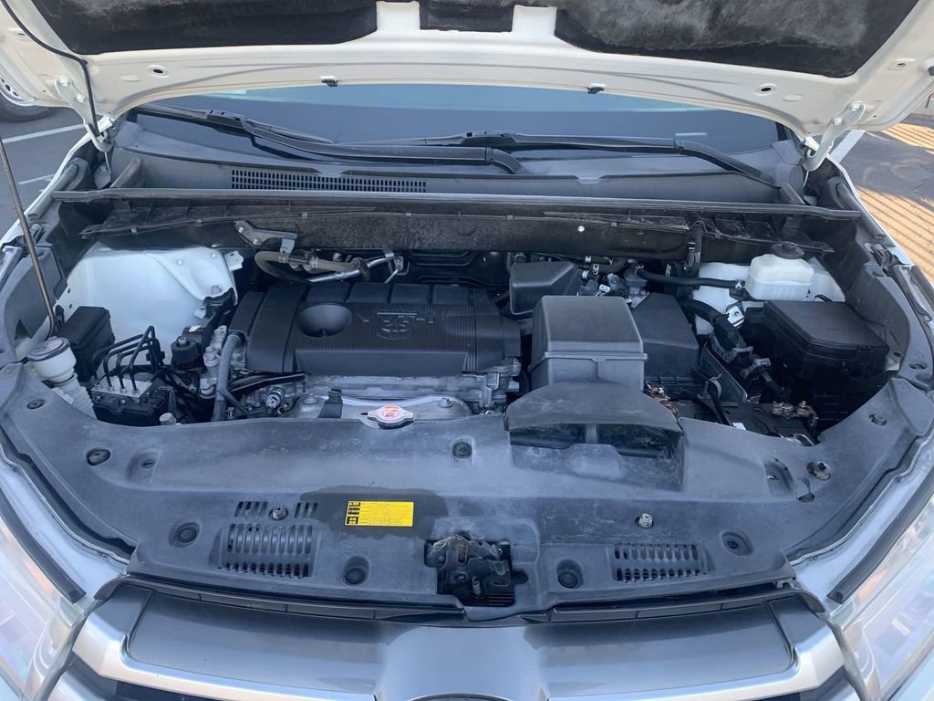 Used 2019 Toyota Highlander LE image 28