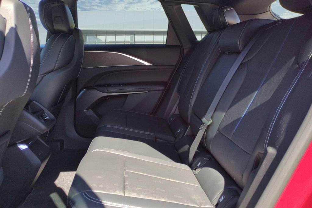 Certified 2024 Cadillac Lyriq Luxury image 29