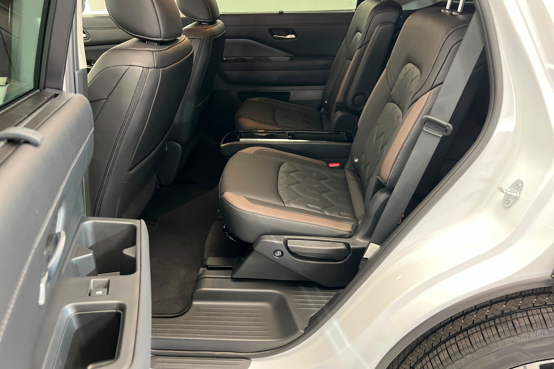 New 2026 Nissan Pathfinder Platinum AWD/4WD image 21