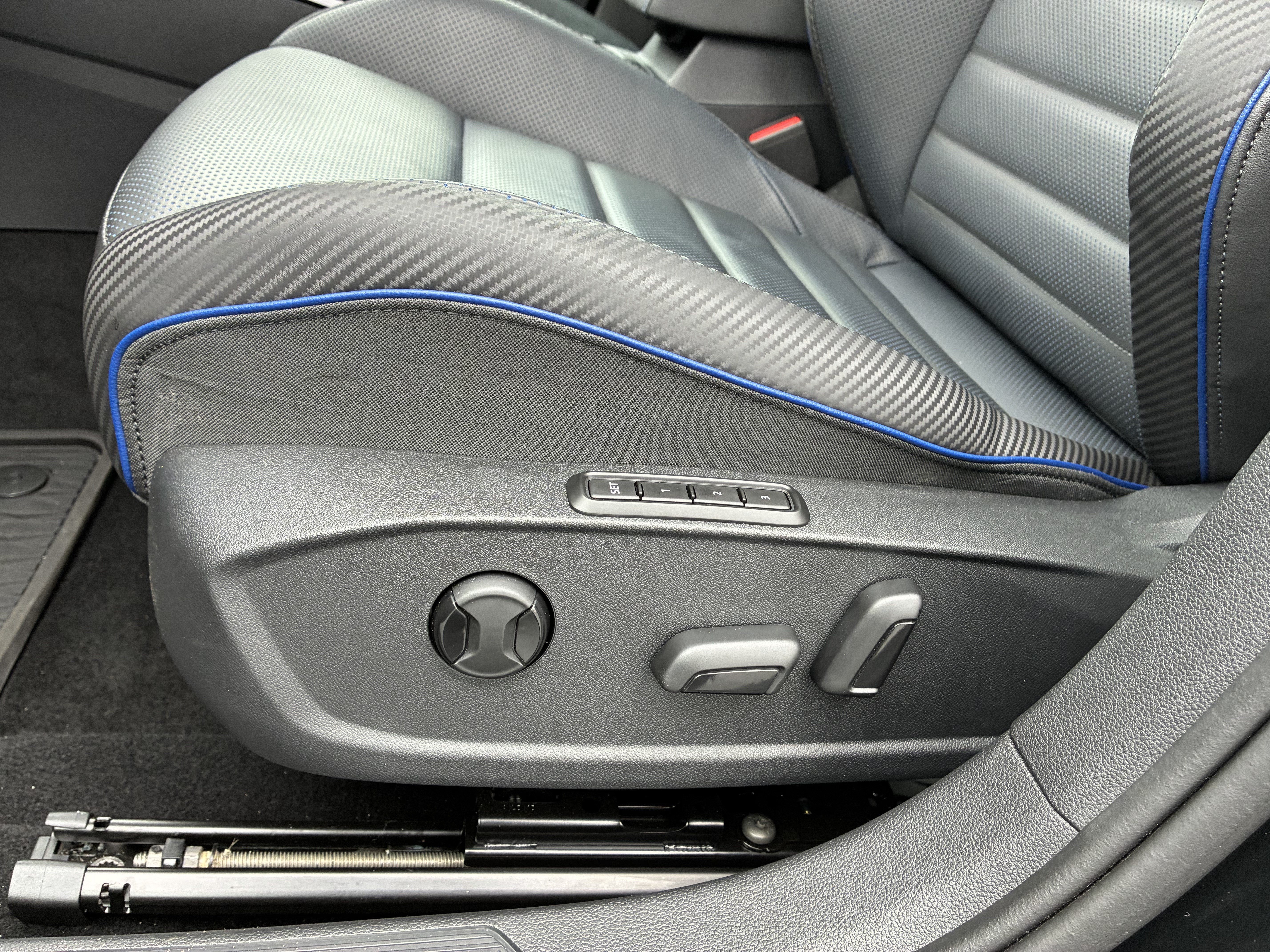 Used 2024 Volkswagen Golf R AWD/4WD image 23