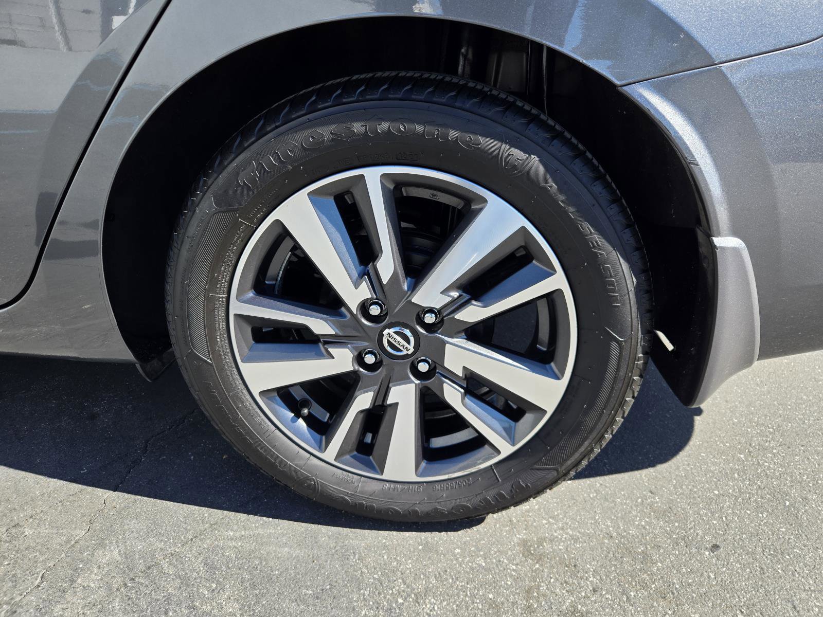 Used 2022 Nissan Versa SV FWD image 35