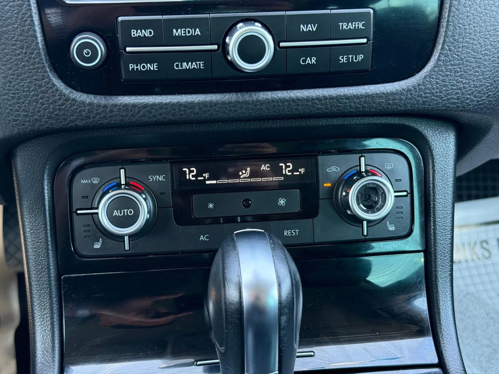 Used 2012 Volkswagen Touareg Sport image 33