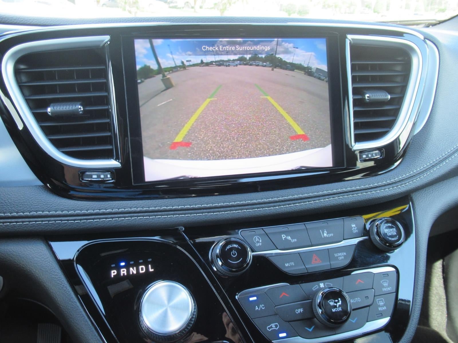 Used 2026 Chrysler Pacifica Limited FWD image 29