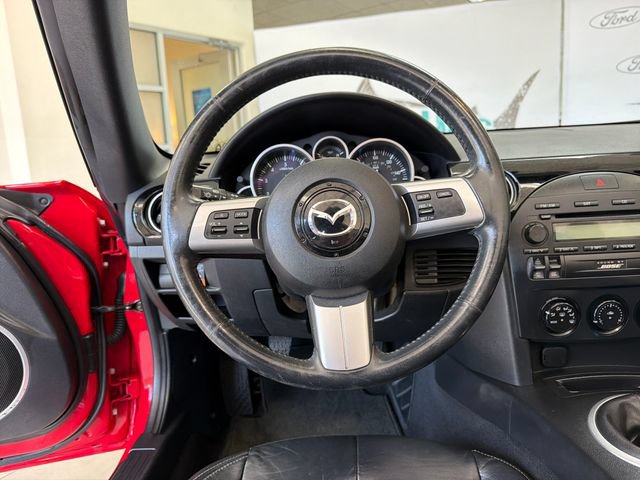 Used 2006 MAZDA MX-5 Miata Grand Touring RWD image 15
