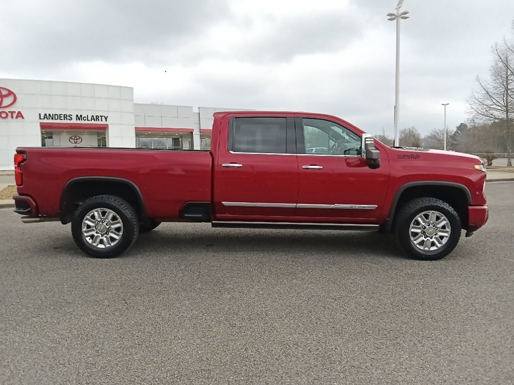 Used 2024 Chevrolet Silverado 2500 High Country w/ High Country Premium Package image 2