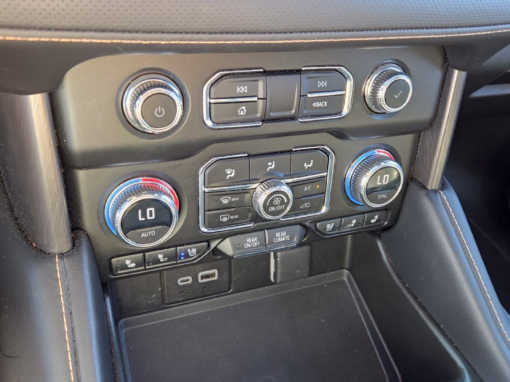 Certified 2023 GMC Yukon AT4 w/ AT4 Premium Plus Package AWD/4WD image 25