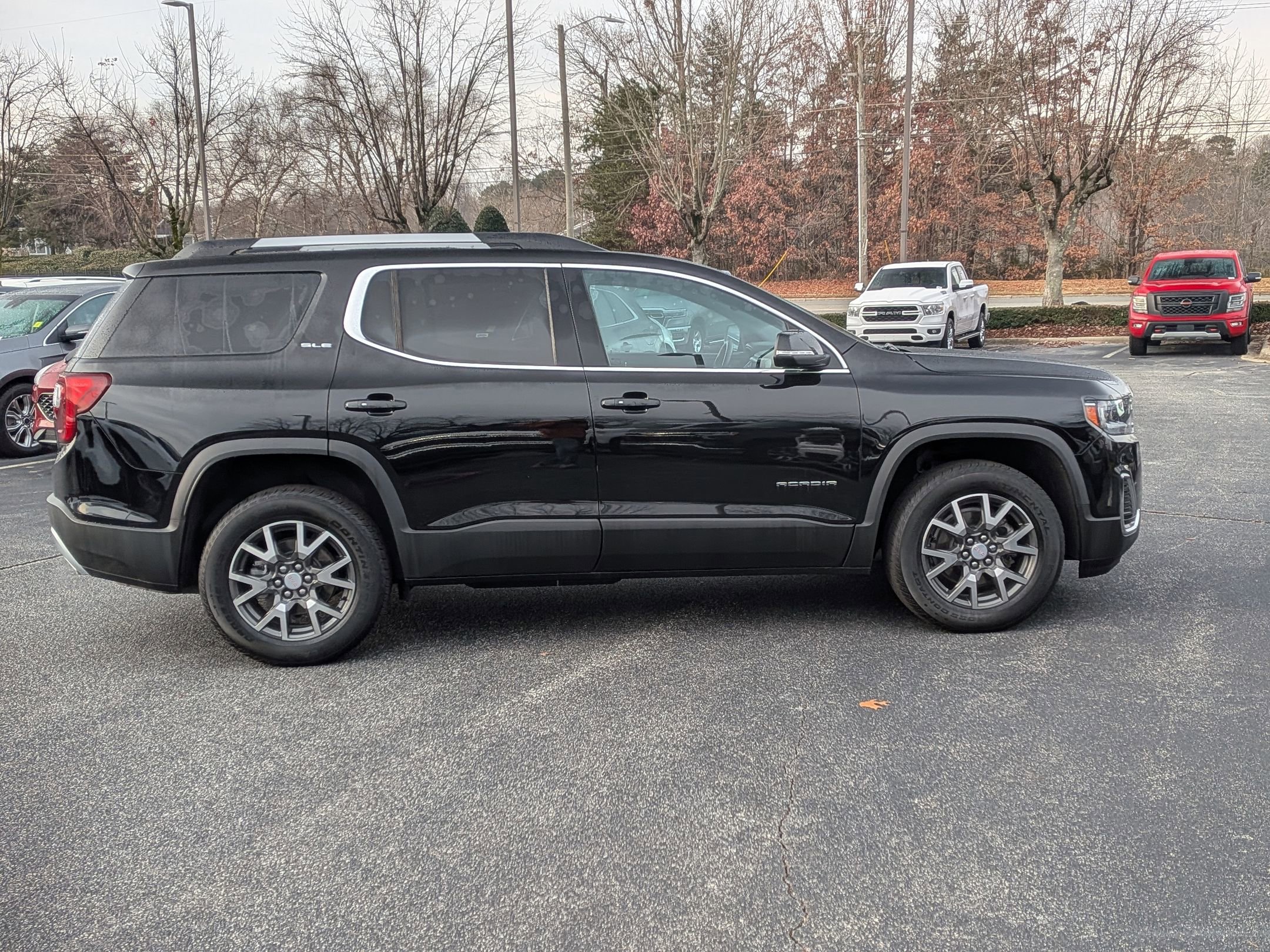 Certified 2023 GMC Acadia SLE w/ Driver Convenience Package image 10