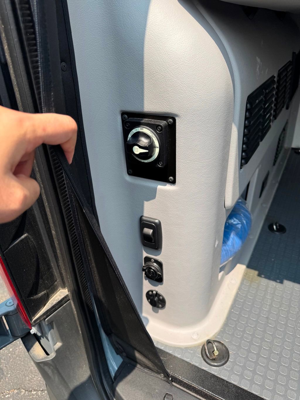 Used 2021 Mercedes-Benz Sprinter 2500 image 36