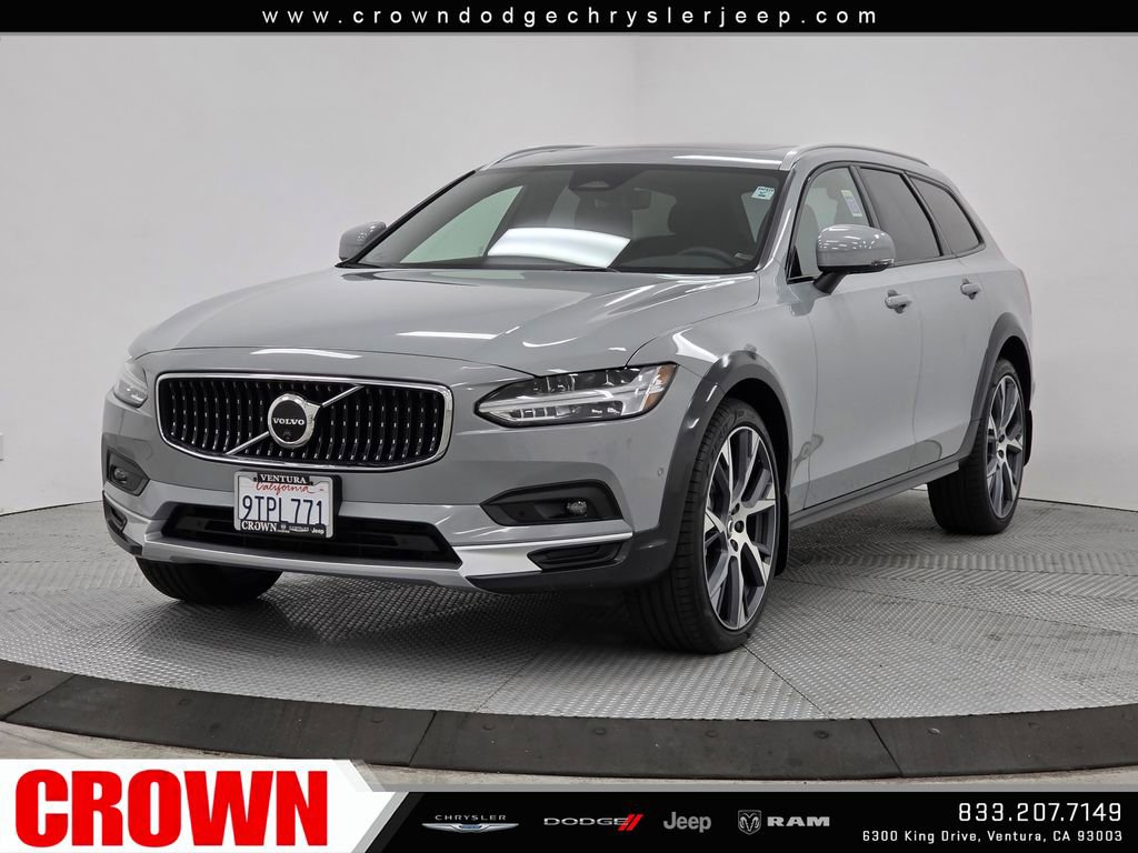 Used 2025 Volvo V90 B6 Cross Country Ultra w/ Protection Package AWD/4WD image 3