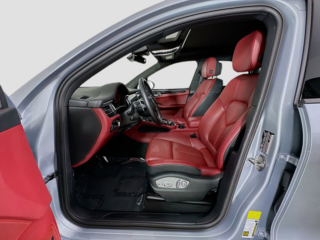 Certified 2023 Porsche Macan AWD/4WD image 5