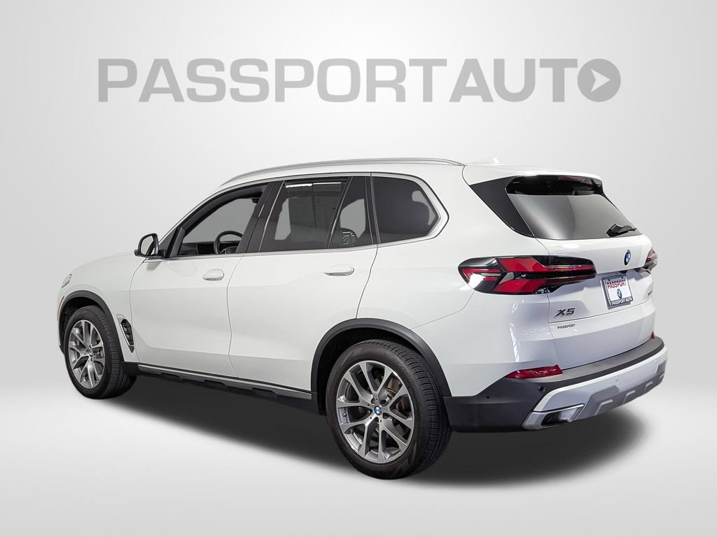 Used 2025 BMW X5 xDrive40i w/ Premium Package AWD/4WD image 3