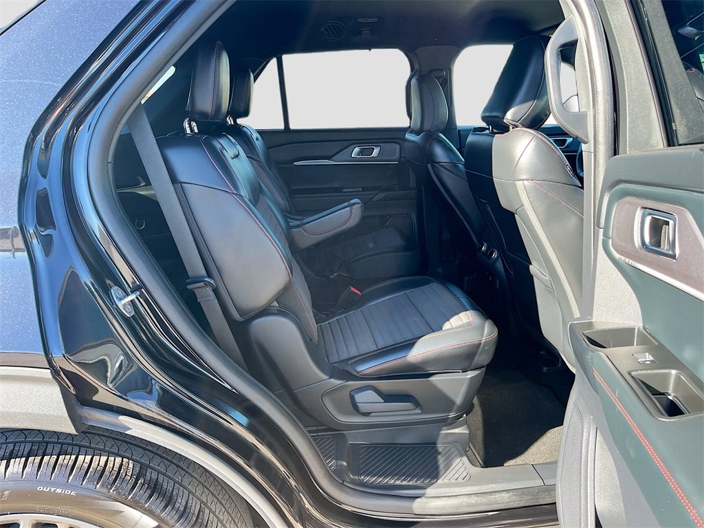 Used 2025 Ford Explorer ST-Line w/ Premium Package image 29